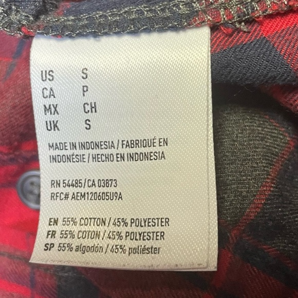 American Eagle Shirt Boyfriend Fit Flannel Red Gray Black Plaid Women's Small - Picture 8 of 8